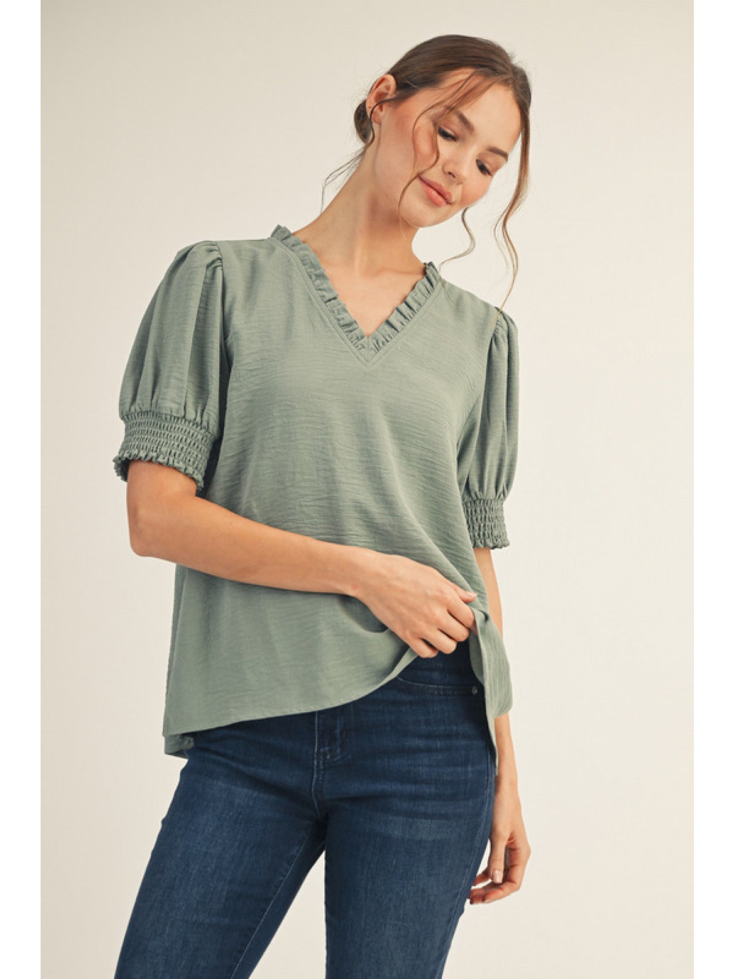 Jodfil frilled V-neck, puffed short sleeves, and stretch-band