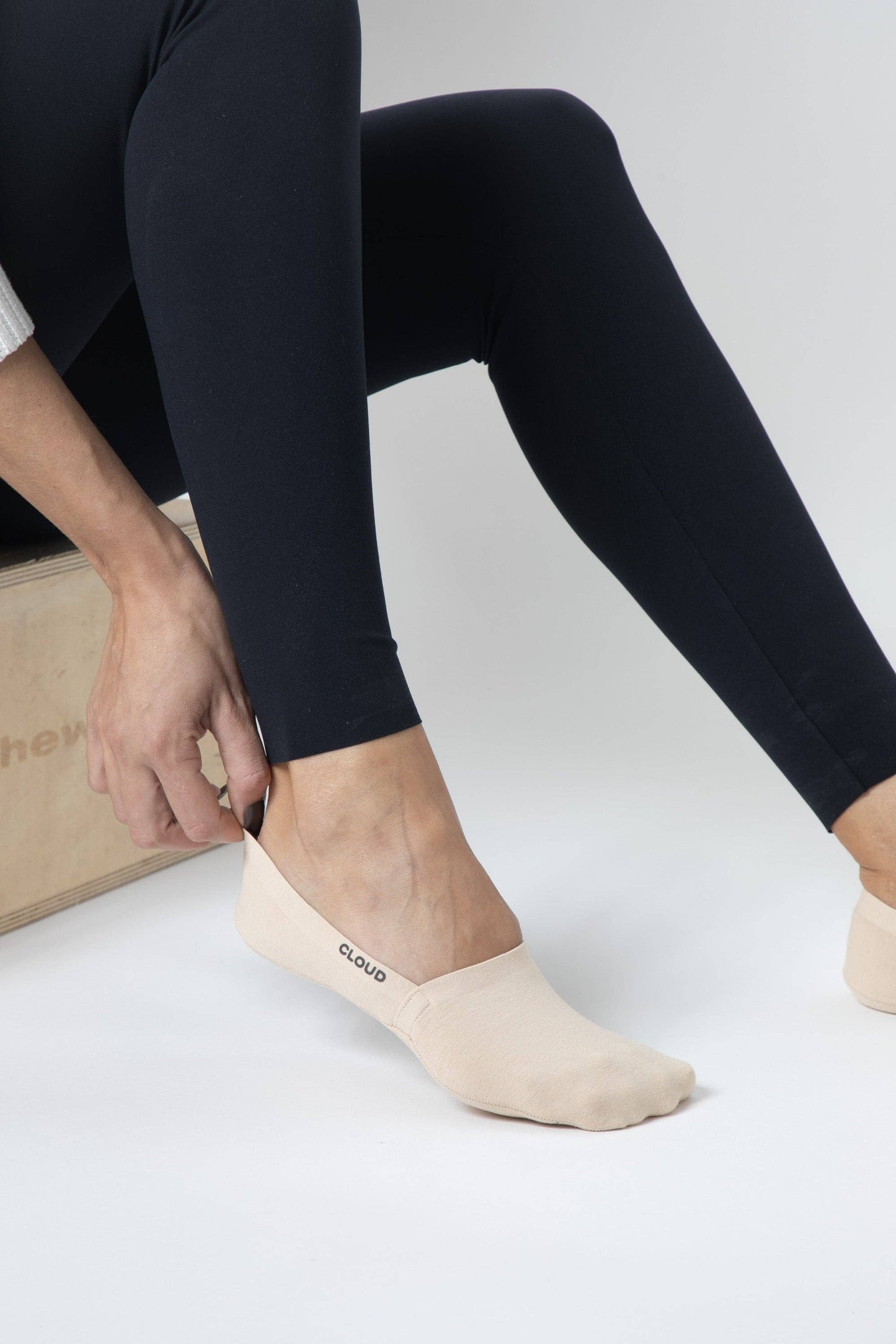 CLOUD Premium Organic Terry No Show Socks: Organic Beige / M
