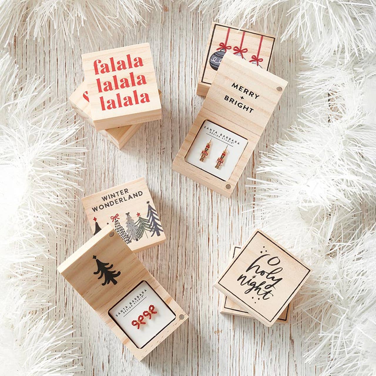 Treasure Box Earrings - O Holy Night: Wipe Clean with Dry Cloth / Pinewood, Glass, Zinc Alloy, Paper