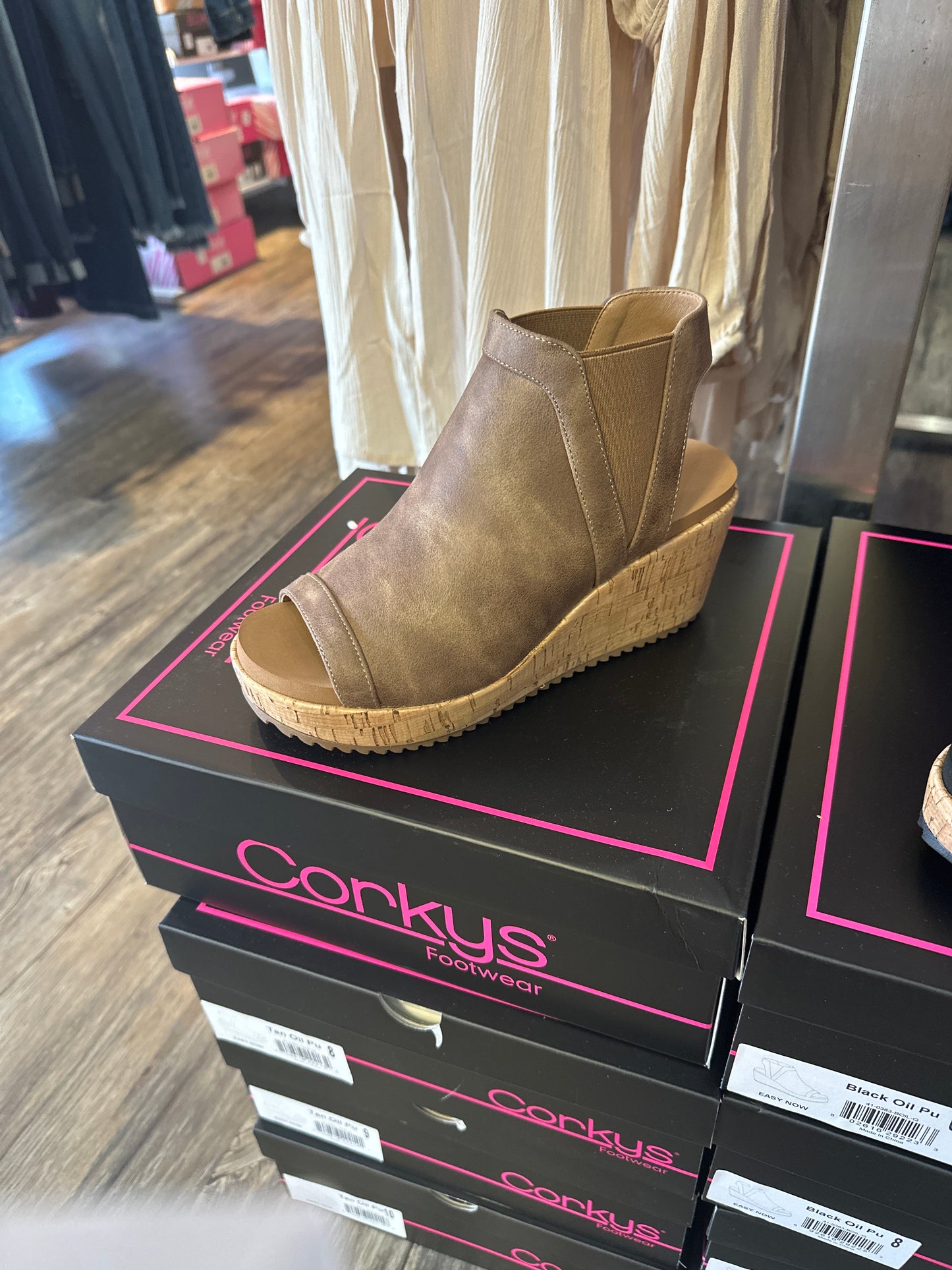 Corkys Easy Now Tan Oil Pu