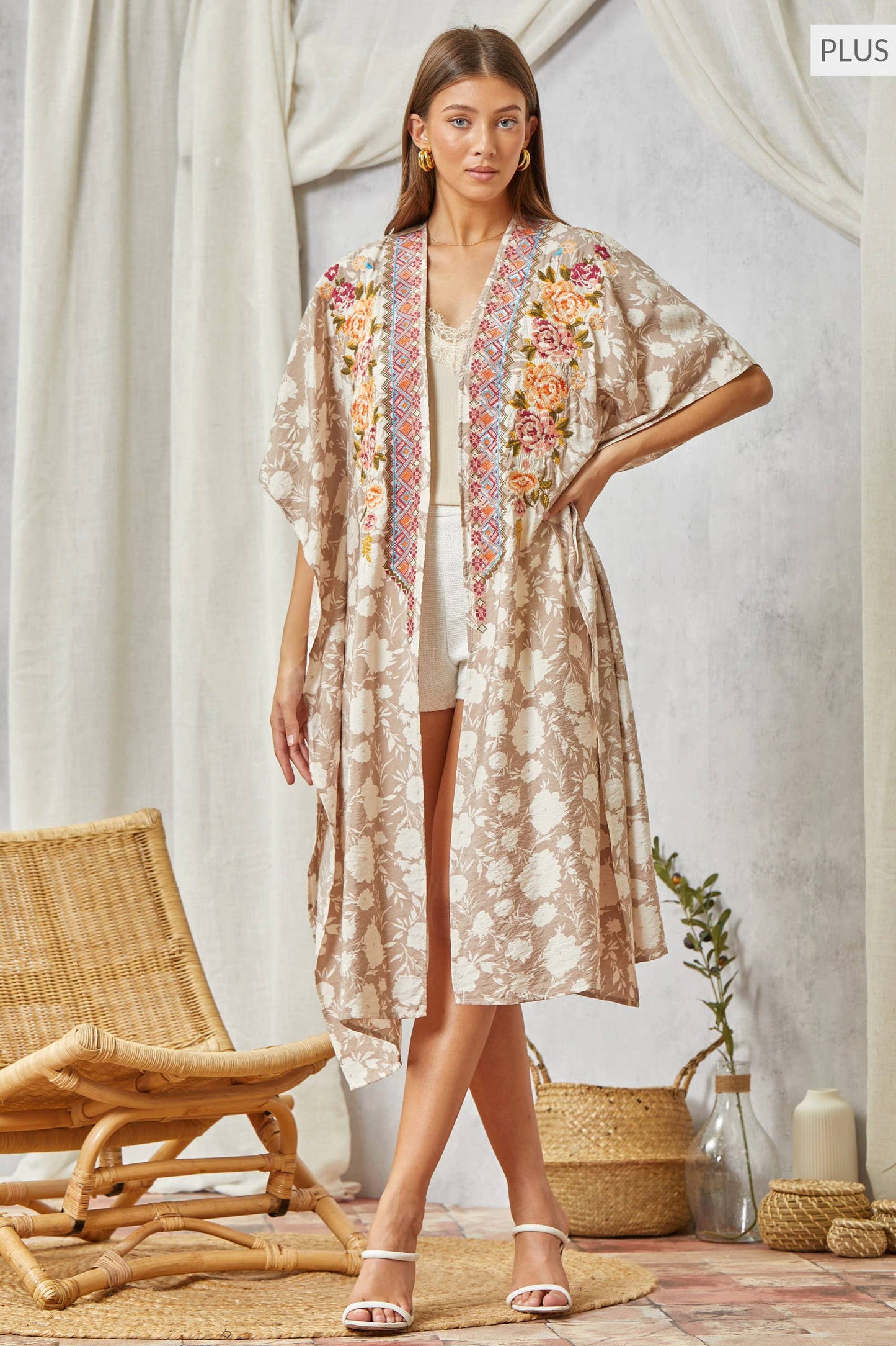 PLUS SIZE Beautiful Floral Printed Kimono: Beige / 1X/2X