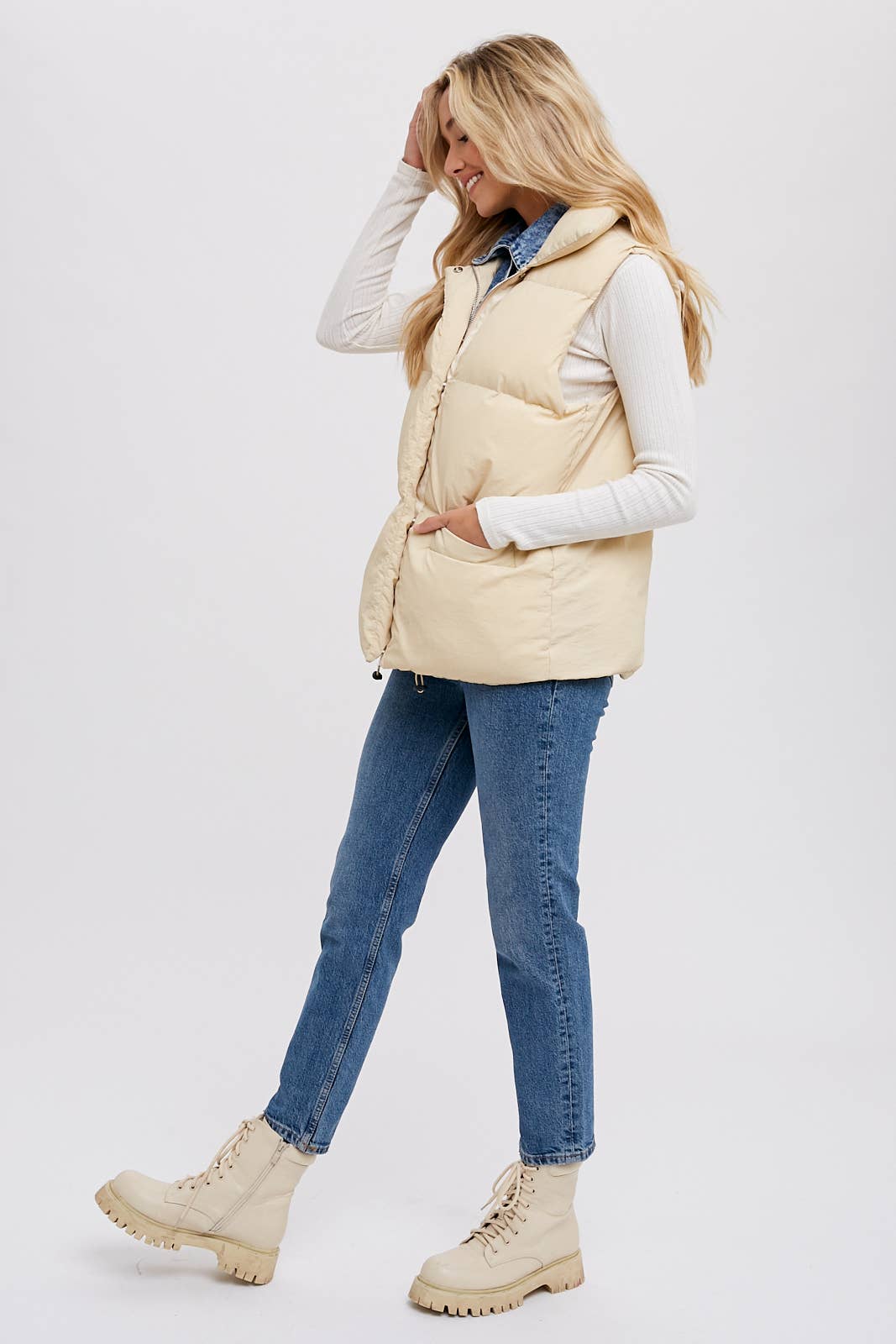 DENIM LAYERED PUFFER VEST: BEIGE