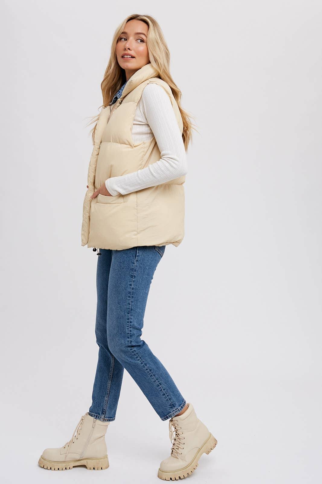 DENIM LAYERED PUFFER VEST: BEIGE