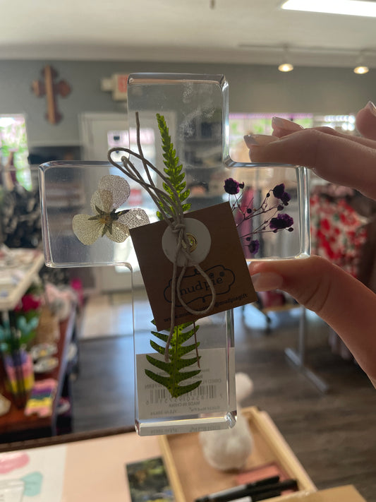 Mudpie dry flower resin cross