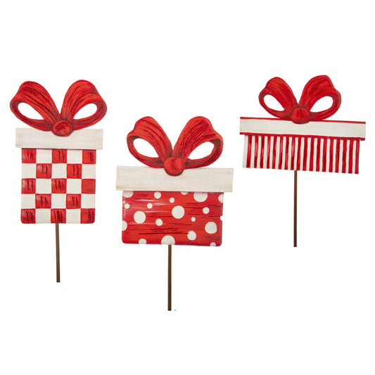 Classic Red and White Gifts Med  Indoor/Outdoor Decorations