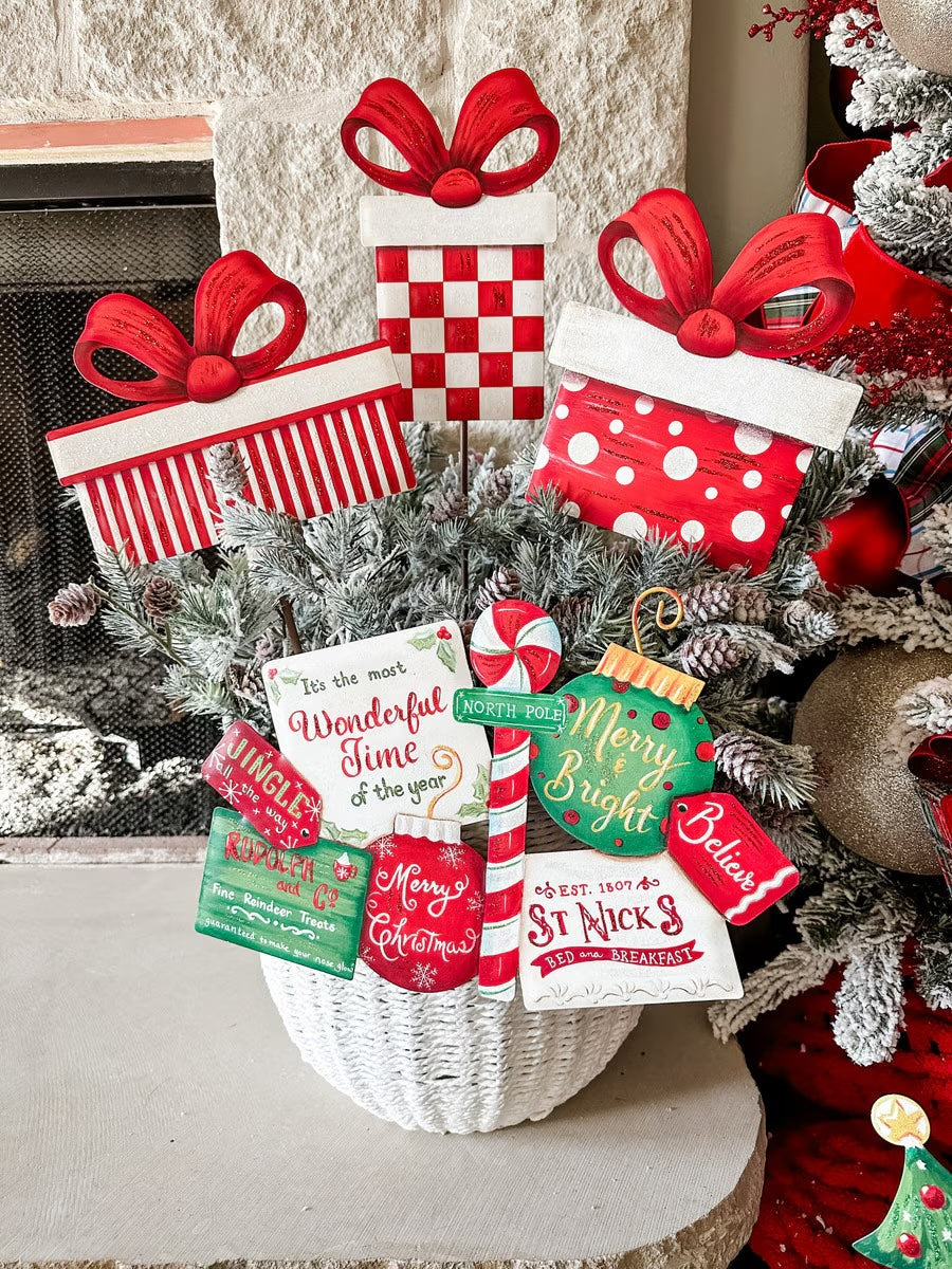 Classic Red and White Gifts Small Indoor/Outdoor Decorations