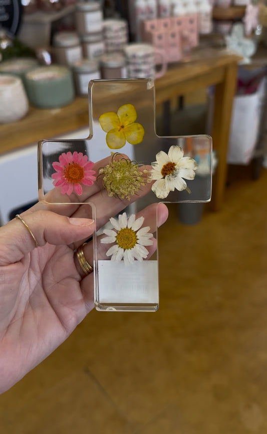 Flower resin cross