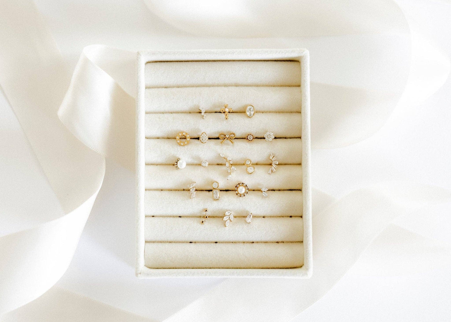screwback-stud-earrings-laurel-gold