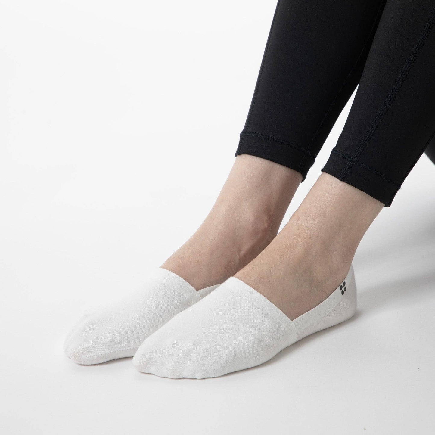 CLOUD Premium Organic Terry No Show Socks: Organic White / M