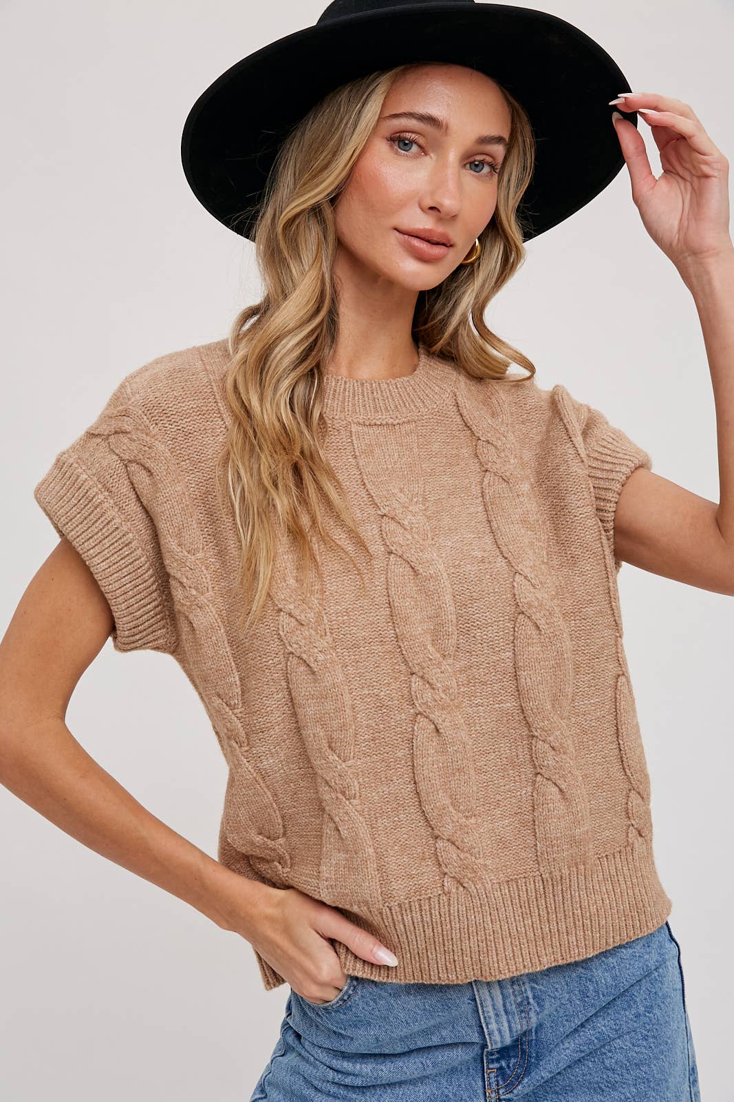Bluivy - CABLE KNIT SHORT SLEEVED SWEATER