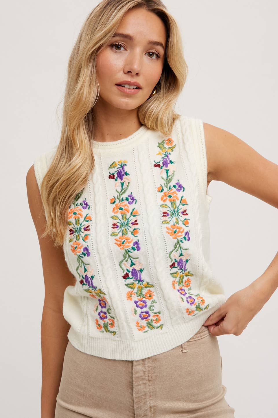 Bluivy - EMBROIDERED SLEEVELESS KNIT TANK TOP